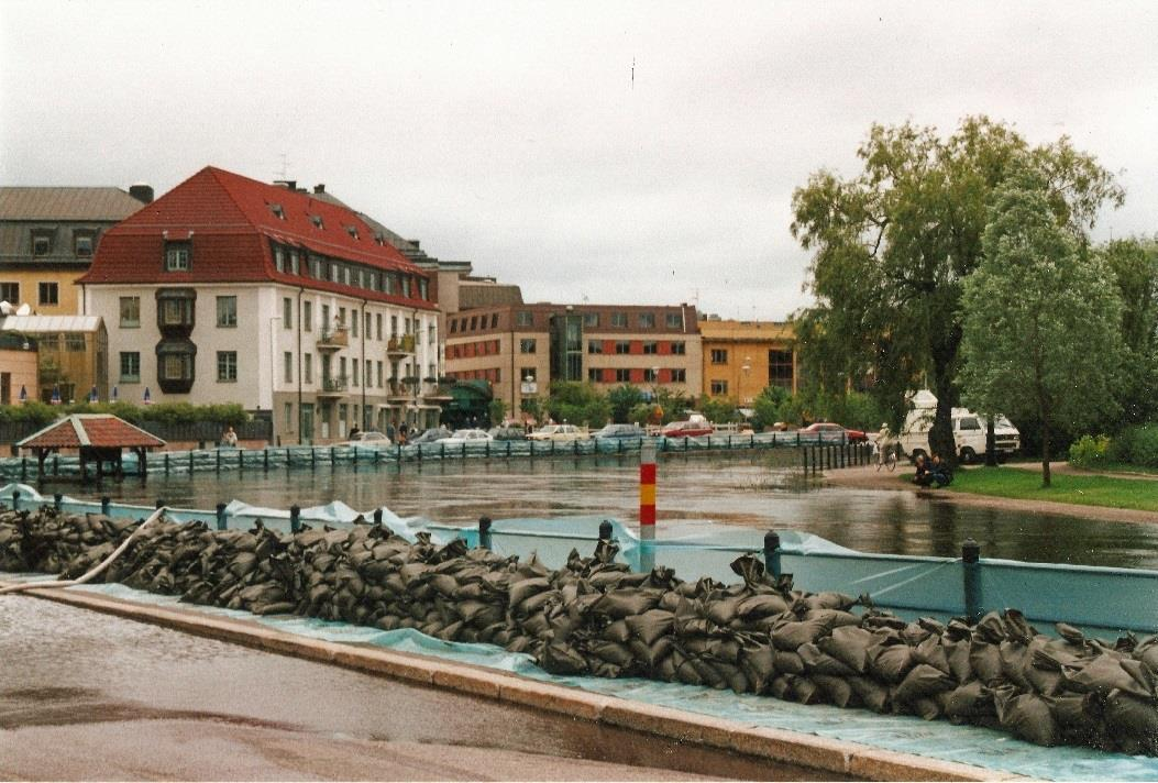 7.4.4 Översvämning Med översvämning menas att vatten täcker ytor utanför den normala gränsen för sjö, vattendrag eller hav.