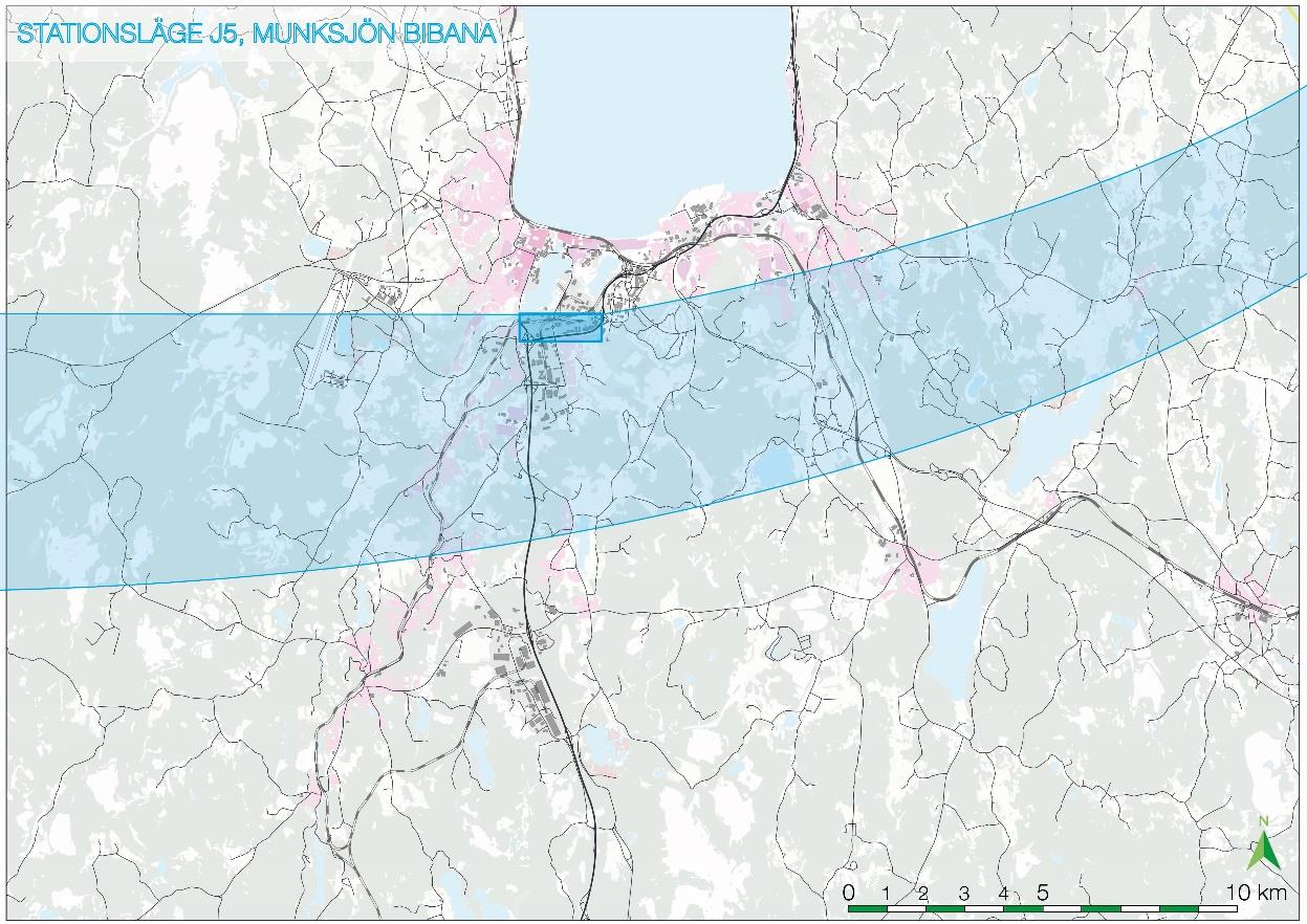 Princip stationsläge J5, Munksjön med bibana Alternativ J5 innebär att huvudbanan byggs söder om Jönköping, med en bibana med lägre standard in till stationsläget.