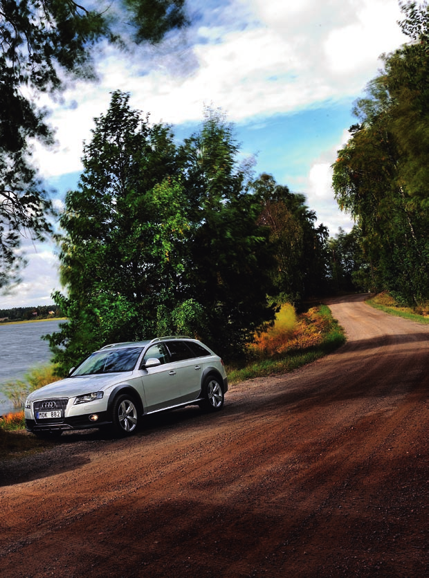 Torsendiffen (Audi) respektive Haldexkopplingen (Skoda) ser till att kraften når de hjul som har bäst fäste. Audi har valt diskretion före modehype, vilket känns mer passande.