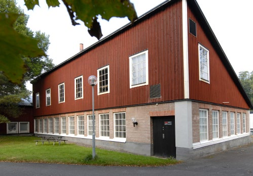 Kulturhistorisk guide i glasbruksmiljö Blomsliperiet. Foto: Thomas Lissing. 11.