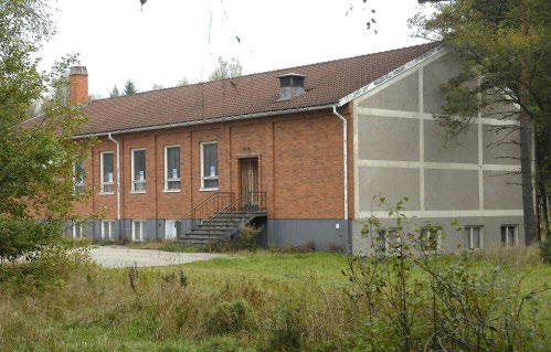 Kulturhistorisk guide i glasbruksmiljö 15. Folkets hus Folkets hus. Foto: Thomas Lissing. Folkets hus i Åfors ritades av arkitekten Gösta Johannesson och stod klart 1956.