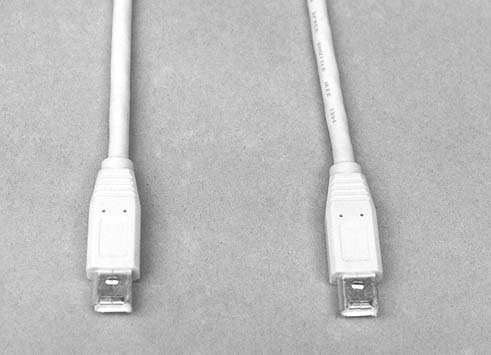 USB/FIREWIRE 554 FIREWIRE-KABEL IEEE 1394. 6-pol till 6-pol Längd 2 m 555 FIREWIRE-KABEL IEEE 1394. 6-pol till 4-pol för digitala kameror/dv.