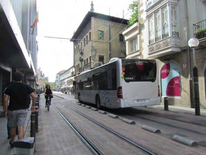 Även sidoförlagda busskörfält hör hemma i huvudvägnätet.