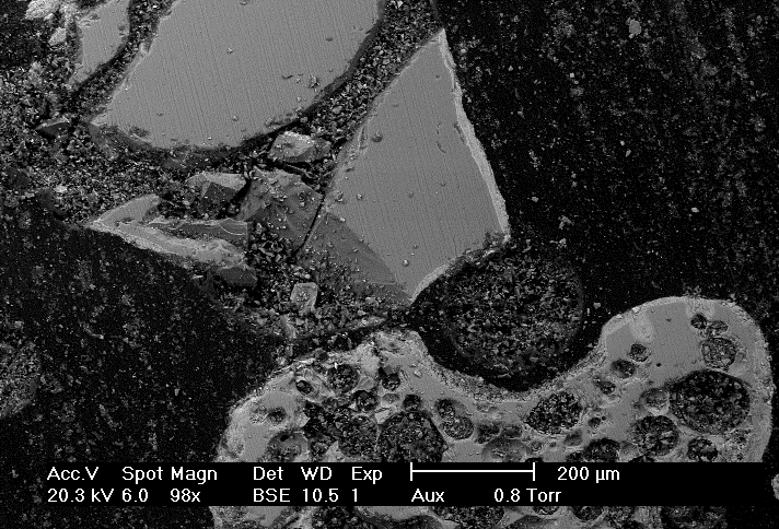 Figur 86. Foto med SEM på bäddsand uttagen den 2004-02-26. Figure 86. Photo with SEM on bed sand from 2004-02-26.