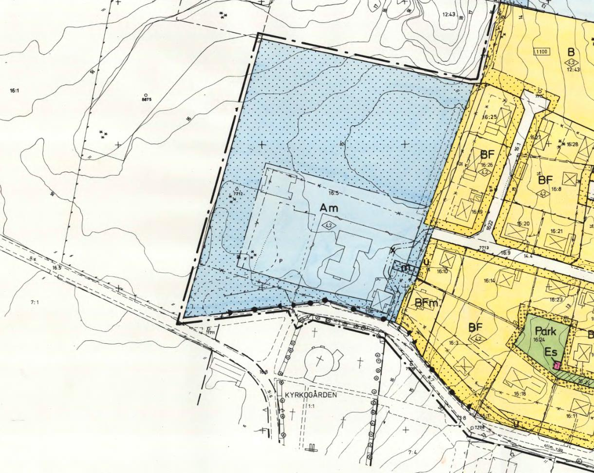 8(27) som hela skoltomten. Kyrkallén är planlagt som GATA. Utfartsmöjligheter mot Kyrkallén begränsas genom planbestämmelse.