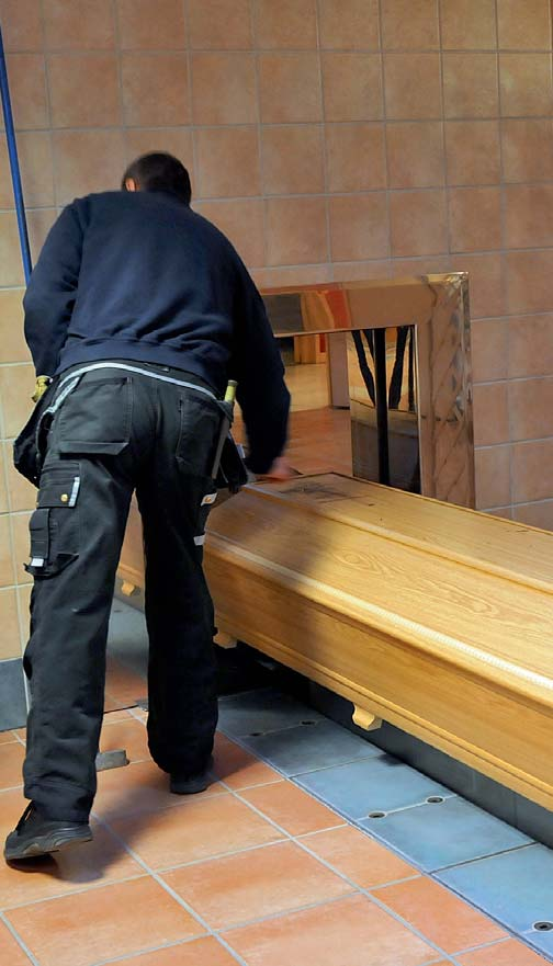 KREMATORIETEKNIK I GRUNDKURS YRKESBEVIS De två första stegen i SKKFs utbildning för krematoriepersonal kan tillsammans ge underlag för ett av Trädgårdsnäringens yrkesbevis, Vår uppgift som