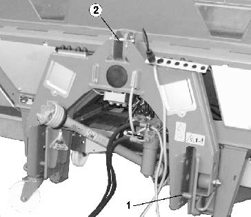 Till- och frånkoppling 41 5.2 Tillkoppling Koppla centrifugalspridaren i traktorns bakre trepunktskoppling. (Beakta kap.2.7). - Traktorns dragarmar kopplas till tapparna (Kat II) (Fig.