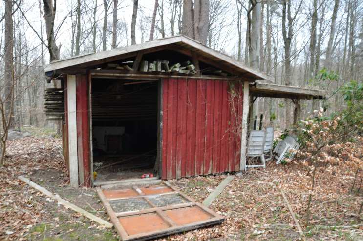 Höör Korsaröd 2:6 Bostadsbyggnad Grunduppgifter Bostadshus i ett plan med källare under hela huset. Boyta ca 45 + 45 kvm, två rum och kök. Kommunalt vatten och avlopp.