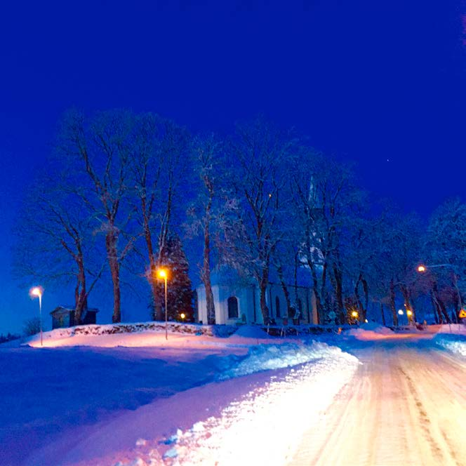 KYRKDÖRREN Vinter är väntan på våren - en bild för livet!