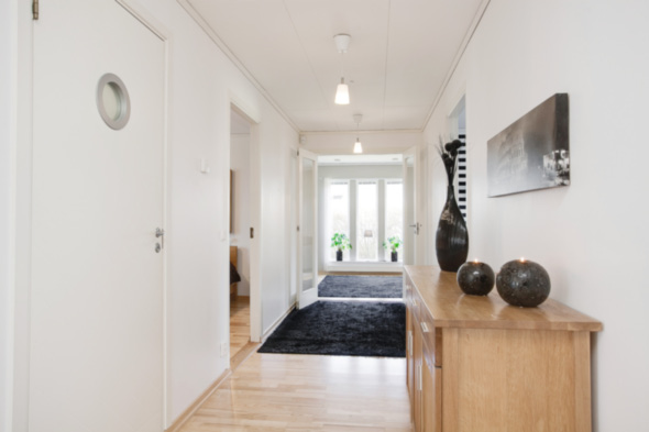 Fastigheten Kalmar Dörby 8:185 Kuskvägen 9, 394 77 Kalmar. Belägen i Kalmar Kommun, Dörby Församling. Skattesats 34,59. Storlek Boarea ca 160 m². Areauppgifter enligt säljaren.