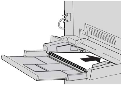 Papper och andra medier 6. För in papper eller media i magasinet tills det tar stopp. 7. Justera pappersledarna så att de nuddar buntens kanter.