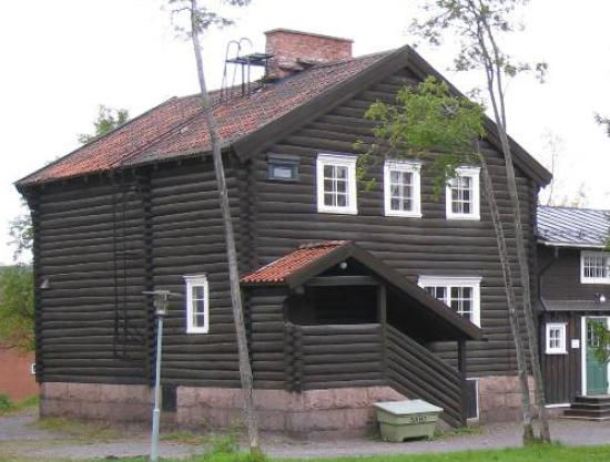 Enskilda byggnaders kulturvärden B1, B2, B3; Hjalmar Lundbohmsgården Äldsta delen av gården är byggt 1895. Det anlades en traditionell parstugeplan (B2).
