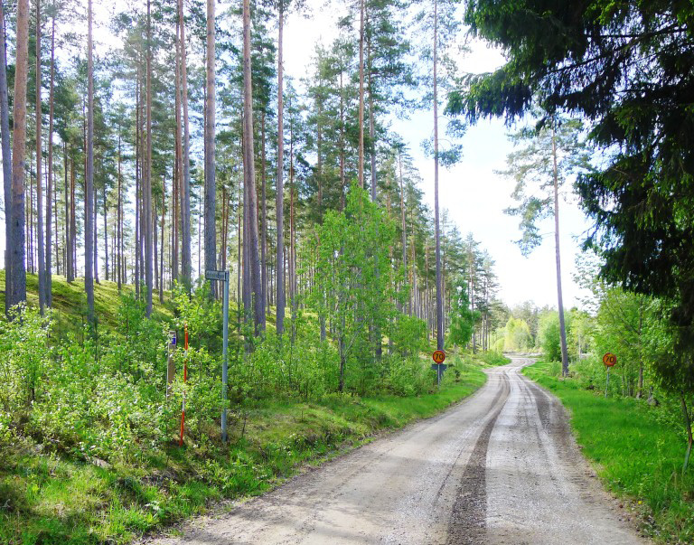 2 Omgivningen och planer för området 2.1 Områdes- och landskapsbeskrivning Området mellan Stenkumla och Dunsjö utgörs av glesbygd med de två samhällena Lerbäck och Rönneshytta.