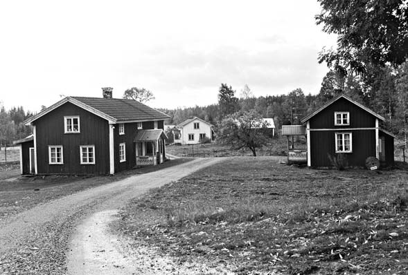 Manbyggnaderna på Stora och Lilla Enskällabo (Eskilstorp 1:63) Enskällabo berg utgör en av de högsta utsiktspunkterna i den västra delen av Värnamo kommun.