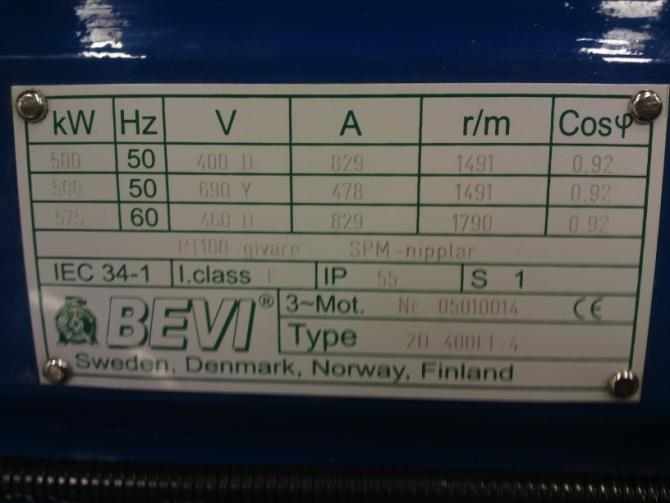 Motor Om vi skulle koppla in en motor så ska man ta reda på vilken spänning motorn ska ha för att snurra. Finns oftast två olika spänningar för motorer, 230V och 400V.