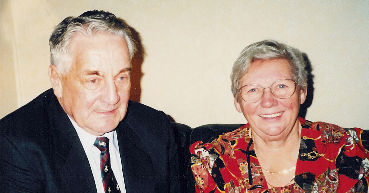 Mina år på Berga, Nils Petersson på Skarplöt berättar Nils och Anna-Brita Petersson Författaren kom till Västerhaninge och Berga Lantbruksskola 1944, gifte sig med dottern på Skarplöt, Anna-Britta