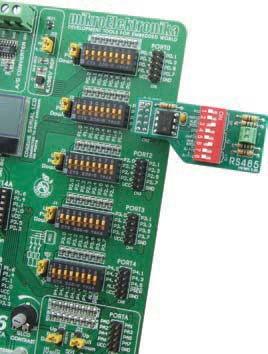 Easy8051 v6 utvecklingssystem 23 17.0. P1.5, Pi.6 och P1.7 används för programmering och därmed är inte direkt anslutna till motsvarande 10-bens-kontakten, utan via programmerarens multiplexer.