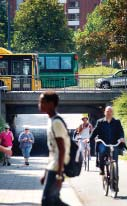 tar sig till bussen till fots. De som regelbundet åker buss fi ck bedöma vägen till hållplatsen utifrån fem givna aspekter.