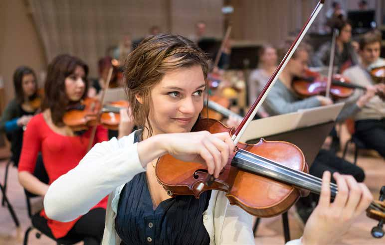 Musiker- och kyrkomusikerutbildningar Musiker- och kyrkomusikerutbildningarna förbereder musiker, kyrkomusiker, tonsättare och arrangörer för en professionell verksamhet i orkestrar och ensembler,