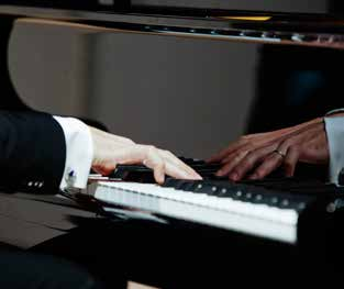 Piano Utbildningen består av obligatoriska och fritt valda kurser.