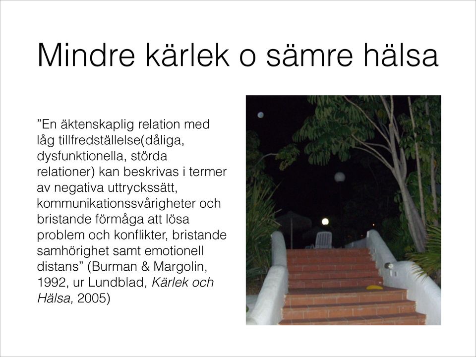 kommunikationssvårigheter och bristande förmåga att lösa problem och konflikter, bristande