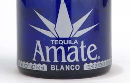 Utvalda produkter från andra producenter El Conde Azul Blanco Har förmodligen en av tequilavärldens mest exklusiva förpackningar.