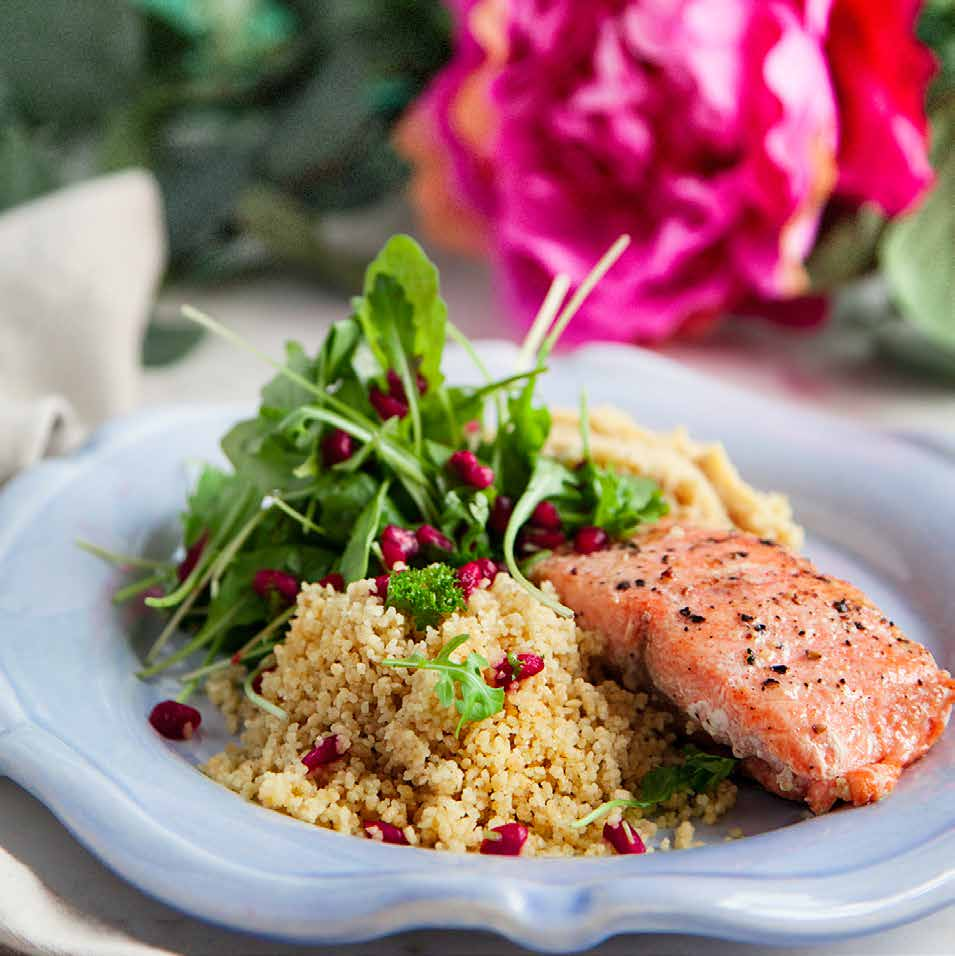 STEKT LAX med granatäppelsallad och rostad blomkålshummus 4 port.