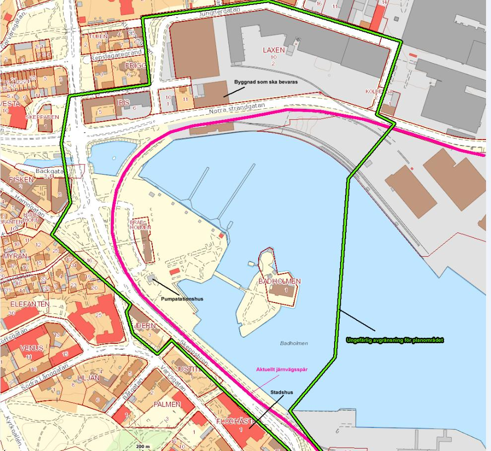 Utvärdering av mätningarna görs enligt Bilaga B i standarden SS 460 48 61. Mätresultatet redovisas som vibrationsnivåer för de 8 givarna. Kommentar: Fokusering sker på spårburen trafik.