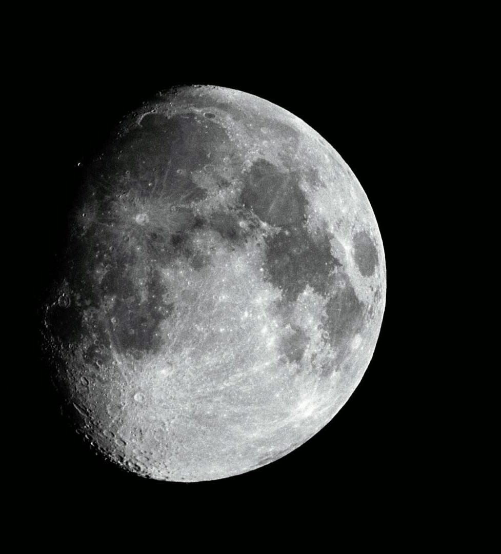 Lösning 42: Månen är unik I relativ storlek (storlek jämfört med sin moderplanet) är vår måne störst i solsystemet Skapad genom kollision med