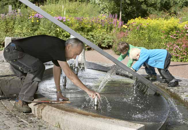 Balansräkningar, moderbolaget, MNKR TILLGÅNGAR Anläggningstillgångar Materiella anläggningstillgångar 1 1 1 Finansiella anläggningstillgångar 5 998 9 848 11 338 5 999 9 849 11 339