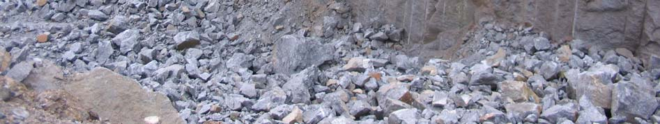 Bilaga 10.4 Sträcka 36+500-36+770 (Berg1) Berggrunden består av sedimentgnejs (glimmerrik), glimmerskiffer samt gångar av metabasit (metadiabas). Sprickfrekvensen varierar mellan 1-3 sprickor/m.