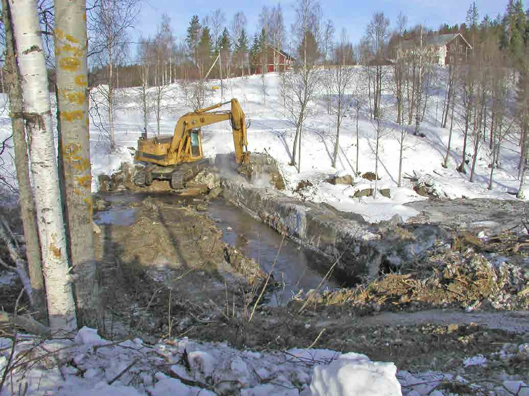 -Hörnån- tillfördes också i detta område. Även arbetena 2 gjordes under ledning av Robert tröm på länsstyrelsen. Hörnån Återställningen under 3 genomfördes i området runt rännland.