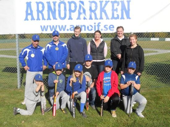 Slutslaget Uppslutningen vid den traditionsenliga utmanarmatchen mot föräldrarna var kanske inte den bästa, men ungdomarnas glädje efter seger med 14-13 gick inte att ta miste på.