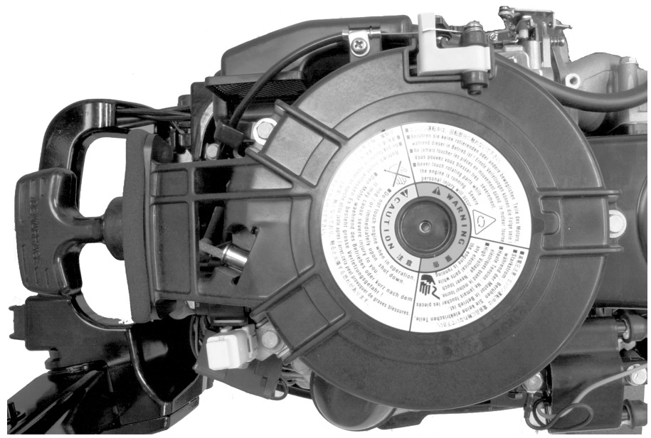 DRIFT 2. Modeller med rorkultshndtg - Minsk motorns vrvtl och lägg utombordsmotorns växel i neutrlläge. Tryck in motorns stoppknpp eller vrid tändningsnyckeln till läge "off".