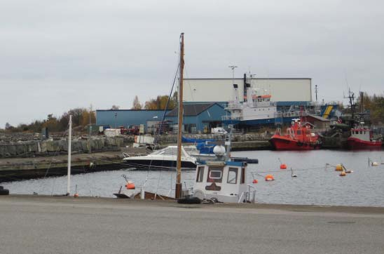 SJÖFART OCH HAMNAR Sjöfart Karlskrona kommun har en djuphamn på Verkö med färjetrafik till Polen och främst under sommartid anlöp av kryssningsfartyg.