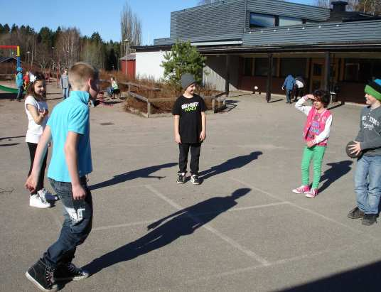 Sida 6 (12) Skolans regler Häggetorpsskolan är en arbetsplats för både elever och personal och alla ska hjälpas åt att skapa en trivsam miljö här på skolan.