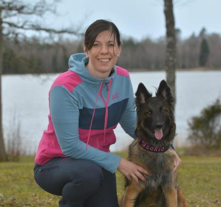 Talangtruppen Anna E Holm Kogaråsens Yackie "Yackie" (tervueren) Tävlar för klubb: Värnamo BK Tävlar i klass: 3 Fritt följ, för att det går att träna överallt där man är med sin hund!