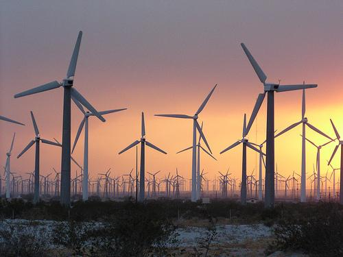 Sammanfattning: vindkraft Intermittent energikälla med mycket varierande energiproduktion Än