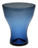 8 Historiska Glas Renässans Glas med blå zig-zag dekor Frankrike Optikblåst blå karaff Nymburg, Norra Böhmen Tillbringare med spiraltrådsdekor Ca. 30 cl Nr 715 Ca. 65 cl Nr 904 Ca.