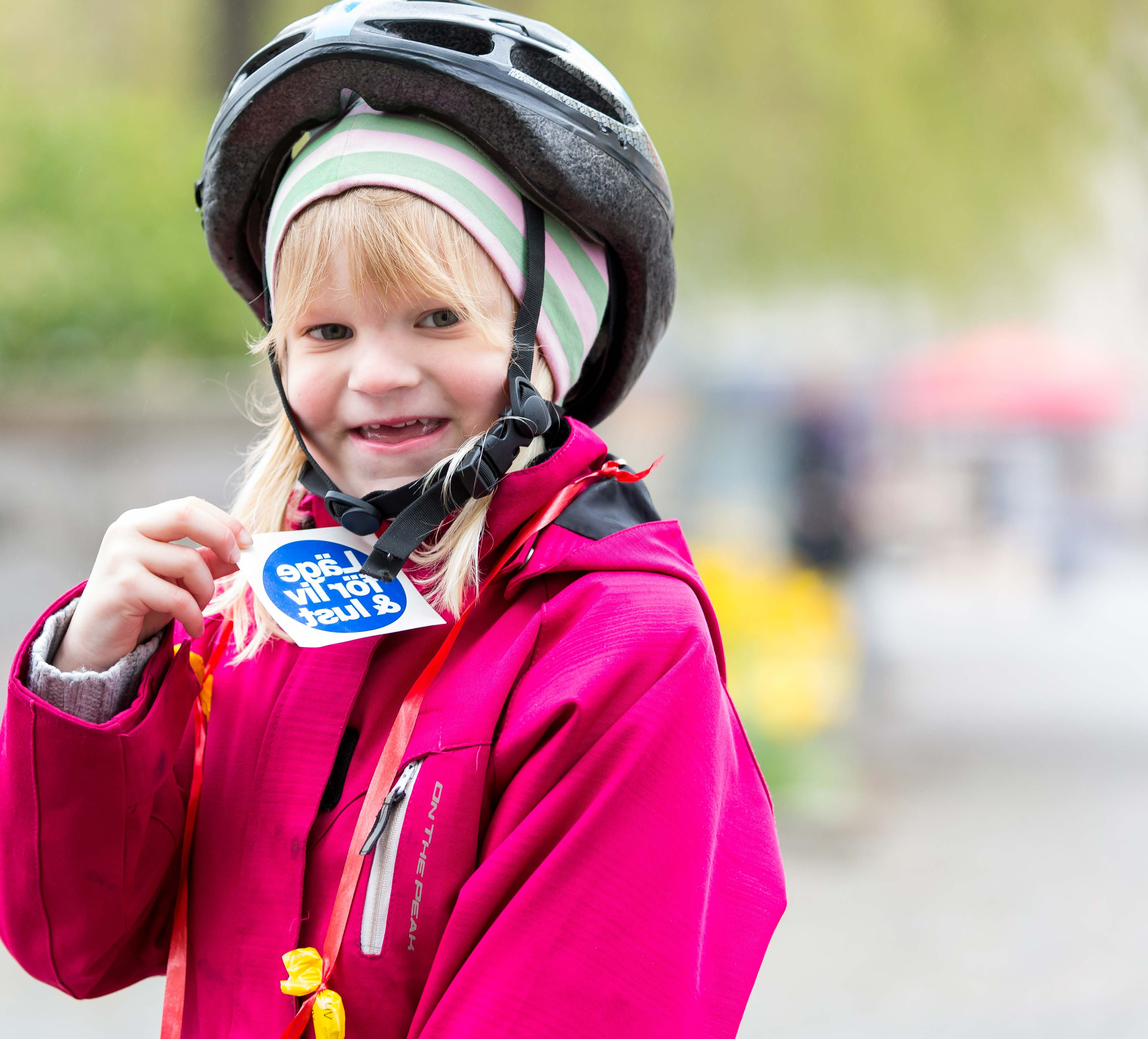 f 42 Hur många fler resor blir det? Idag är det 15 procent av alla resor i kommunen som görs med cykel. År 2030 är målsättningen att kommunen har 40 000 invånare.