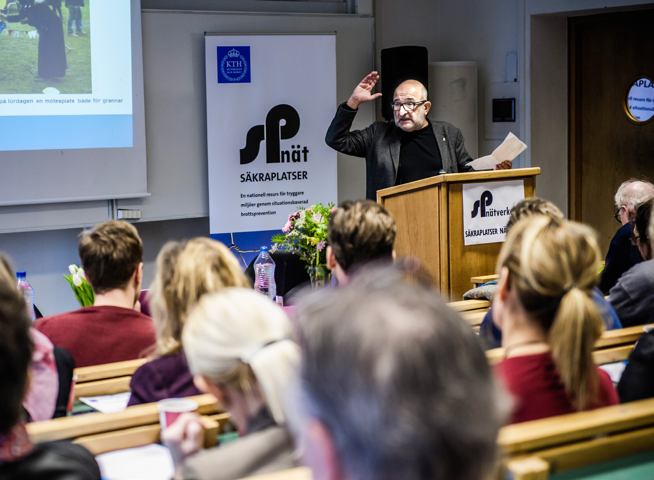 Jerzy Sarnecki är professor i kriminologi på SU och har även varit involverat i undervisning i Gävle sedan 2012 och sedan 2015, på Södertorn högskola.