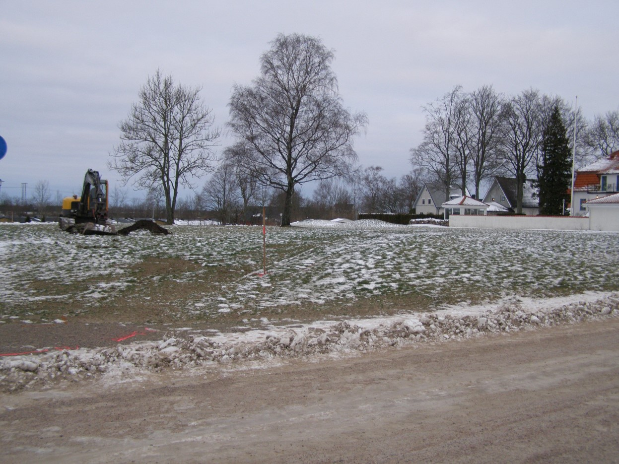 Detaljplaneområdet är cirka 12 000 m 2 stort. Inom drygt 4 000 m 2 av planområdet finns moderna installationer i form av en minigolfbana och anlagda kullar.