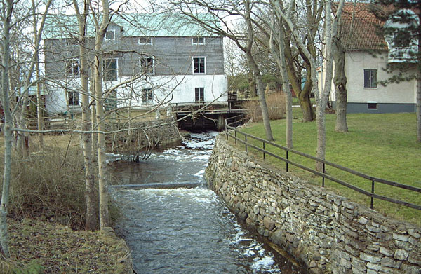 Lokal Vasteån övre och nedre Figur 27. Kartbild över Vasteån. Bild 23. Vandringshinder i Vasteån, ca 1 meter från mynningen i Kappelshamnsviken.