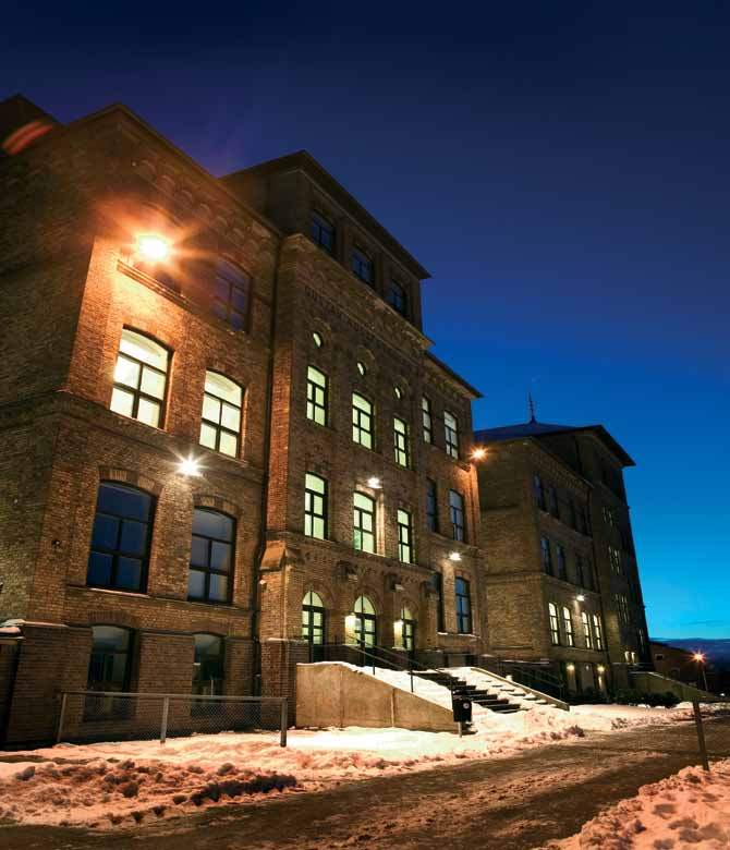 Gustav Adolfsskolan, Helsingborg 2006 Hammerglass Isoler Fastighetsskydd Skola med stora problem med vandalism.