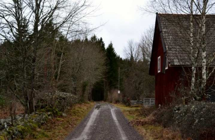 Taxeringsvärde (2016, delvis beräknade) Tomt Bostadsbyggnad Ekonomibyggnad Skogsmark Inägomark Total 114 000 kr 182 000 kr 53 000 kr 1 712 000 kr 25 000 kr 2086000 kr Ägare Marina Lind Besiktning