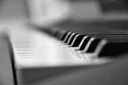 Musik Musik Piano- och gitarrspelning, individuell undervisning Kurserna i piano- och gitarrspelning passar för barn och ungdomar från 7 år uppåt, samt vuxna.