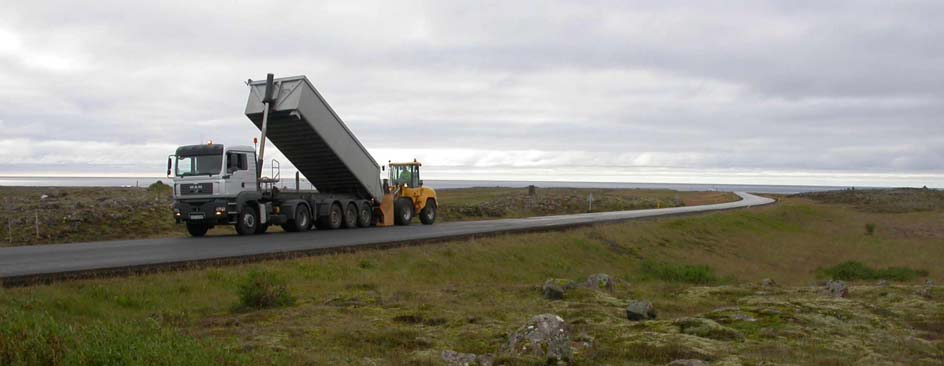 Trafikanordning efter behov, anses det. Ett beläggningsarbete pågår intill Islands största flygplats med minimala skyddsåtgärder. Sikten är god och trafikintensiteten mycket låg. Behövs mer?