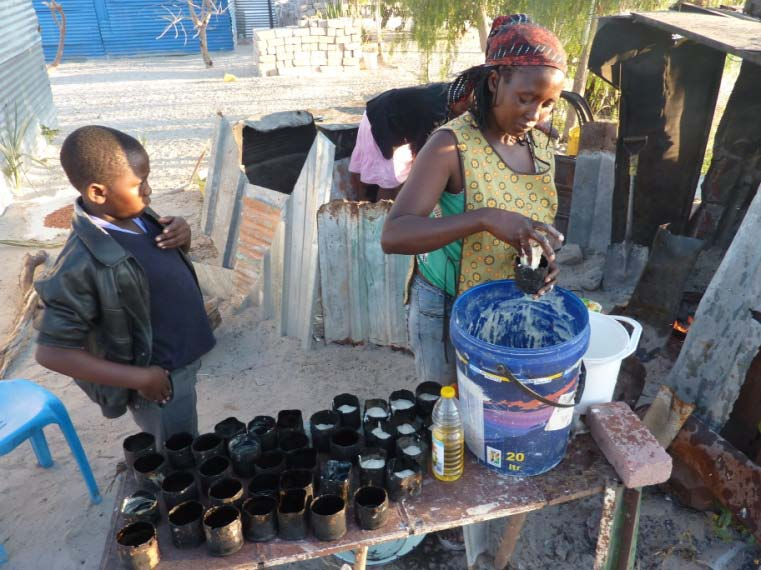 Vidareutveckling av solugn för Namibia Bakgrund Det projekt vi utfört har handlat om utvecklandet av en ny typ av solugn för brödbakning på den Namibiska landsbygden.