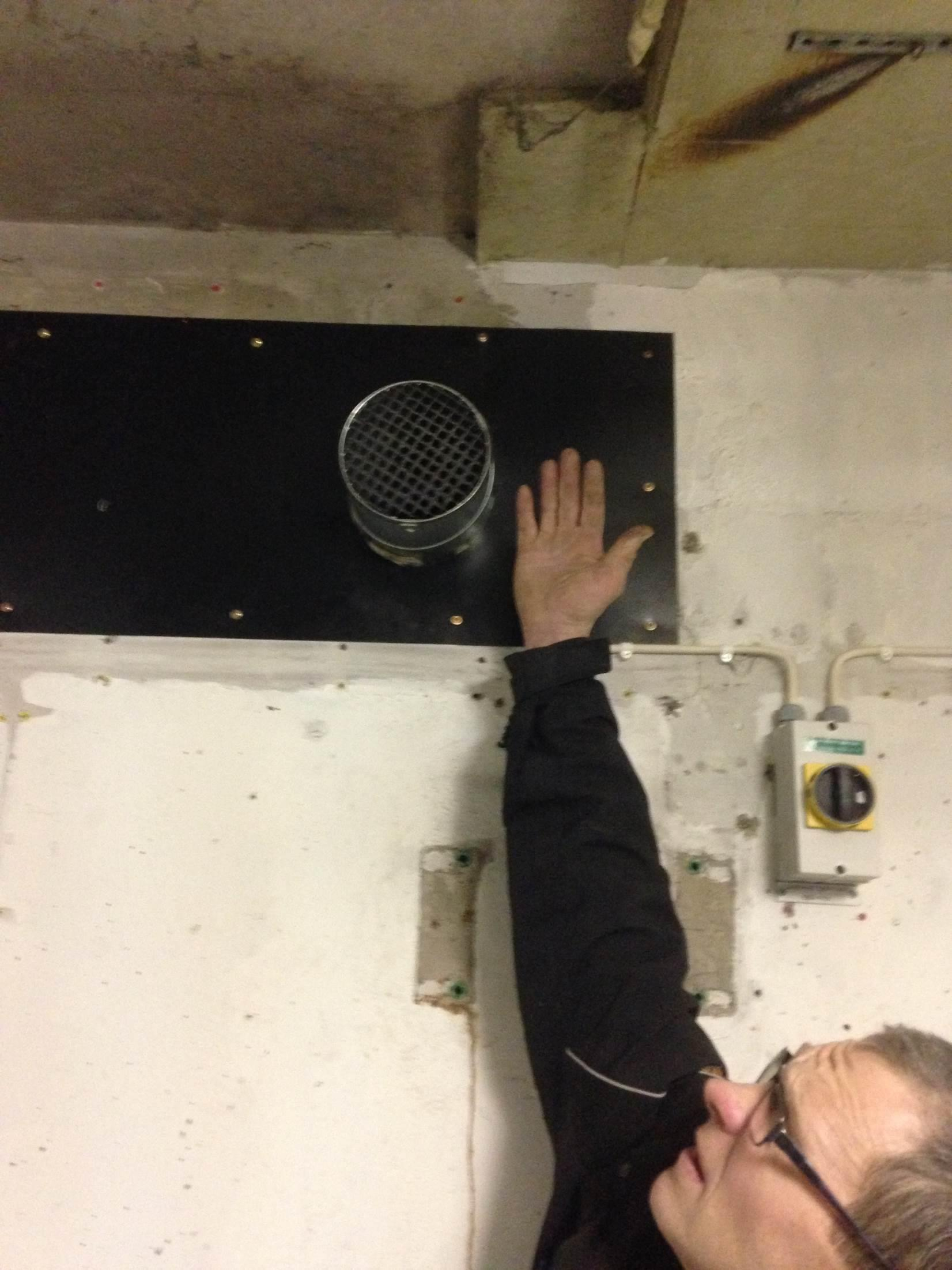 37300 kwh/år Pellets 65 öre = 22900 kr/år Åtgärd: Stäng av fläkt Isolera installationer