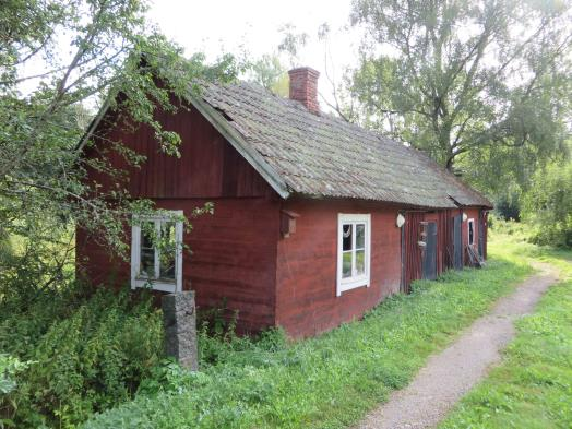 En av de gårdar son skiftades ut men ligger nära gamla bykärnan skymtar (Trollamåla 1:3). F.d. Norregård, d.v.s. norra delen av gamla bykärnan(trollamåla 2:6 och 2:5).